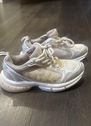 Кроссовки zara