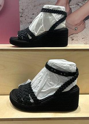 Крокс платформа босоножки черные crocs brooklyn woven ankle strap wedge black
