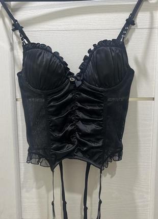 Красивий корсет з гартерами