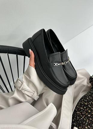 Стильні шкіряні лофери