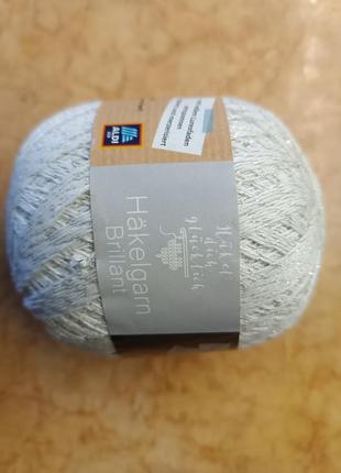 Нити для вязки.