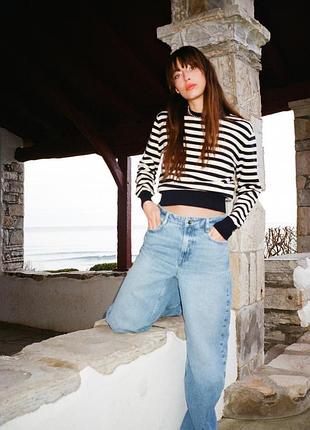 Смугастий трикотажний укорочений светр