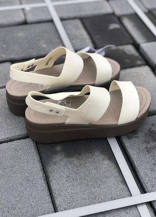 Босоножки крокс crocs brooklyn sandal white белые женские крокс крокбенд