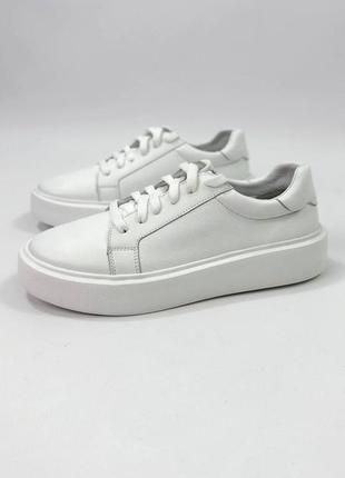 Кросівки жіночі базові шкіряні