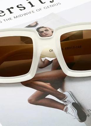 Сонцезахисні окуляри у вінтажному стилі