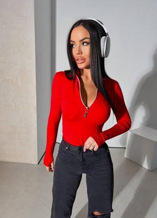 Боді на блискавиці з розрізом під пальчик