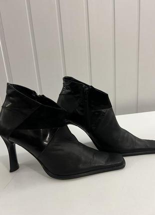 Женские ботинки