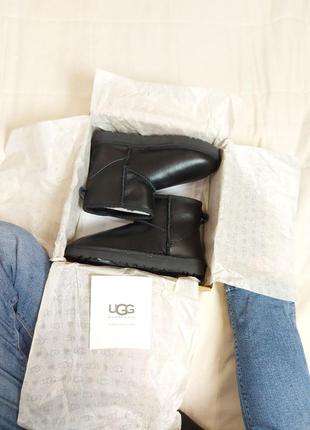 Женские чёрные угги ugg classic mini black leather9 фото