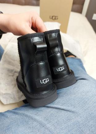 Женские чёрные угги ugg classic mini black leather5 фото