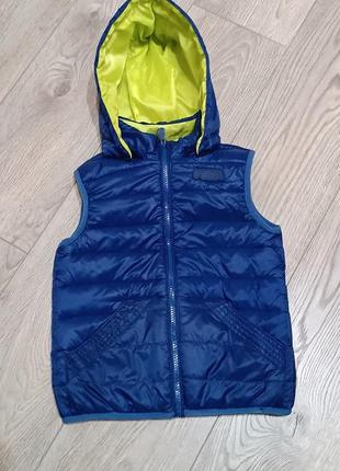 Жилетка 6 років.нова puffa