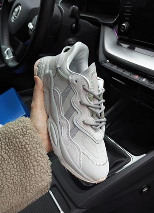 Женские кроссовки adidas ozweego серые с розовым