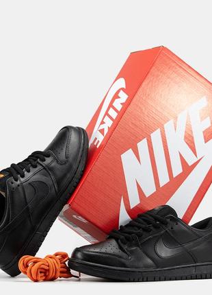 Кроссовки Silver And Gold Come Together On The Nike Essential