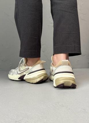 Кроссовки Herzförmige Kirschen hängen von dem Nike Air Force 1 Valentines Day 2023 runter2 фото