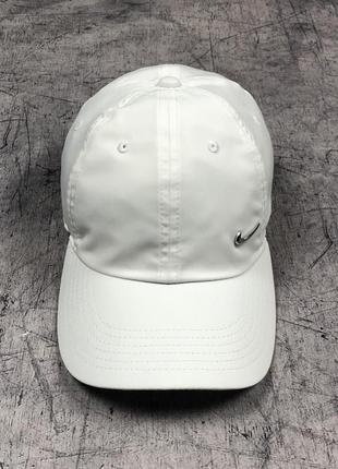 Нейлонова кепка nike з металевим логотипом