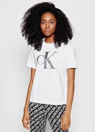 Оригінальна футболка вільного фасону calvin klein