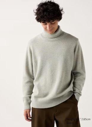 Светр uniqlo блідо-зелений lambswool sweater