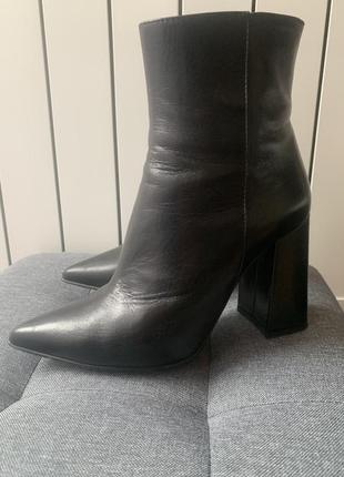 Кожаные ботинки