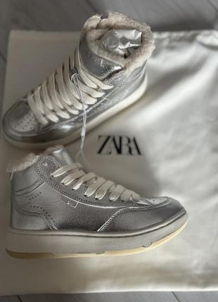 Кросівки хайтопи утеплені zara  35 розмір 22.5 см
