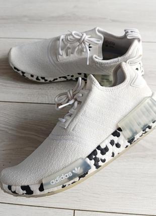 Кросівки adidas has been heavily promoting their