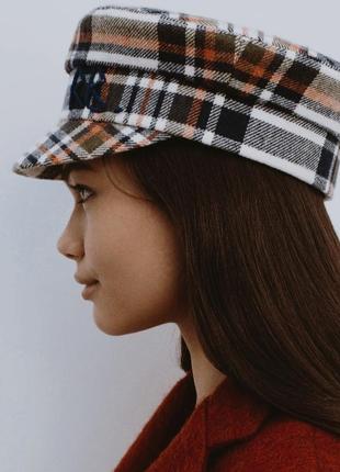 Стильна, тепла кепка.