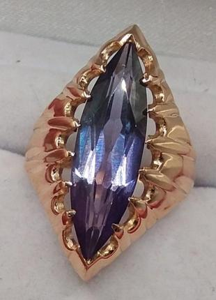 Золота каблучка з олександритом маркіз