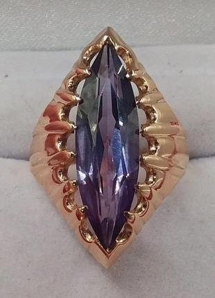 Золота каблучка з олександритом маркіз