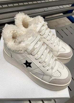 Кроссовки на меху
