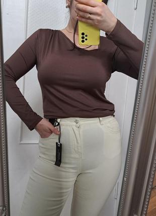 Молочные джинсы слимы на высокой талии