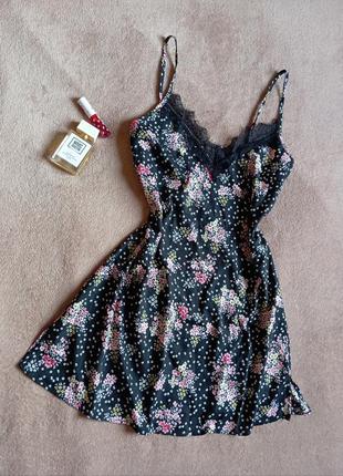 Красивый легкий пеньюар ночная рубашка на тонких бретельках