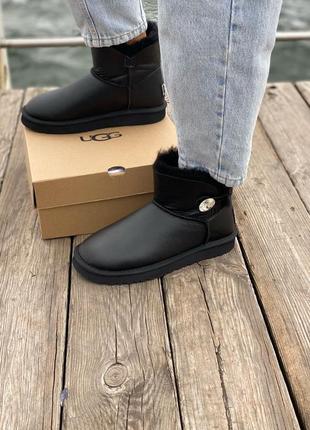 Женские чёрные угги ugg mini bailey button leather6 фото