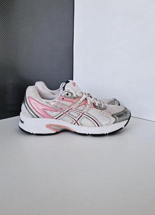 Женские кроссовки asics