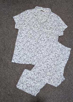 Качественная и приятная к телу пижама рубашка и капры