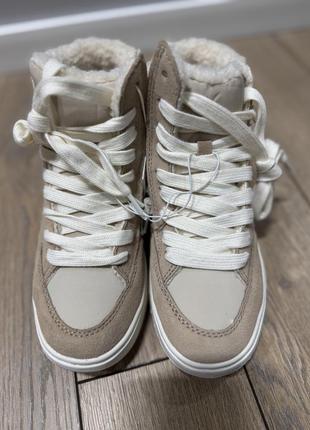 Кроссовки zara