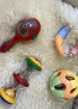 Погремушки для малышей фирменные