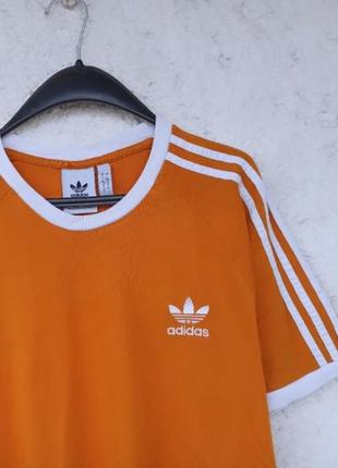 Футболка adidas адідас чоловіча  з полосами на рукавах