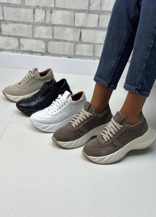 Кросівки жіночі з натуральної шкіри або замші