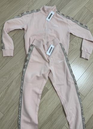 Женский костюм guss