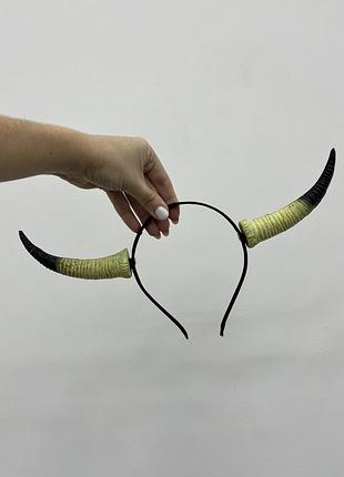 Рога молочно чёрные, на обруче 3