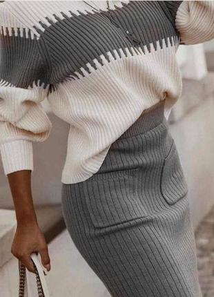 Вязаный женский костюм (юбка+свитер)