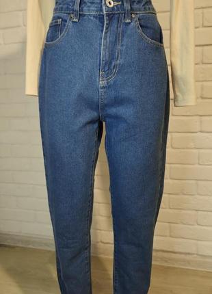 Джинсы мом синего цвета, boohoo, xs.