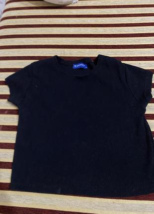 Черная укороченная футболка