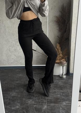 Черные вискозные плиссе bershka