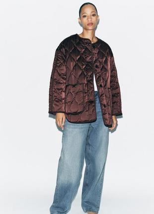 Атласная стеганая куртка zw collection