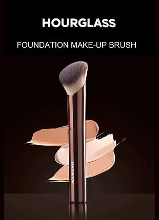 Пензлик для нанесення тональної основи  ambient soft glow foundation brush