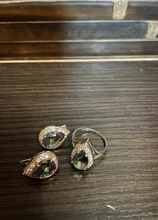 Серьги и кольцо из серебра с городком фианитом