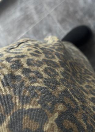 Джинсы леопардовые