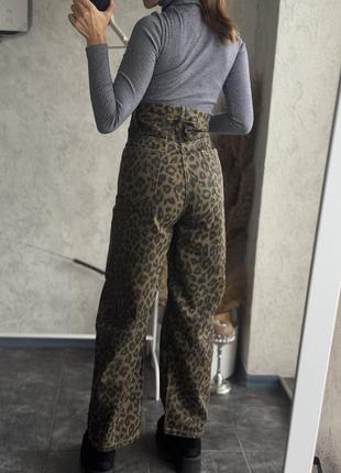 Джинсы леопардовые