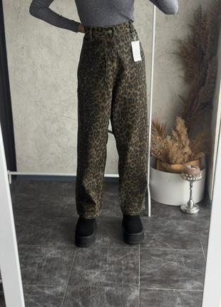 Джинсы леопардовые