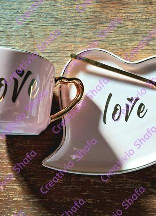 Чашка з ложечкою та блюдечком рожева з написом love 200 мл 6910 bonadi2 фото