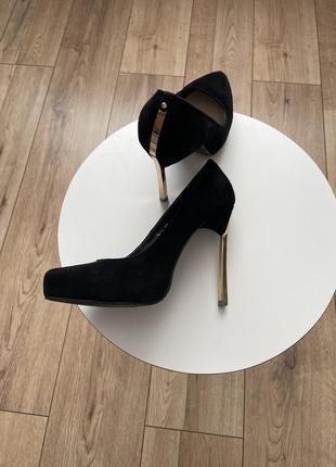 Туфлі чорні